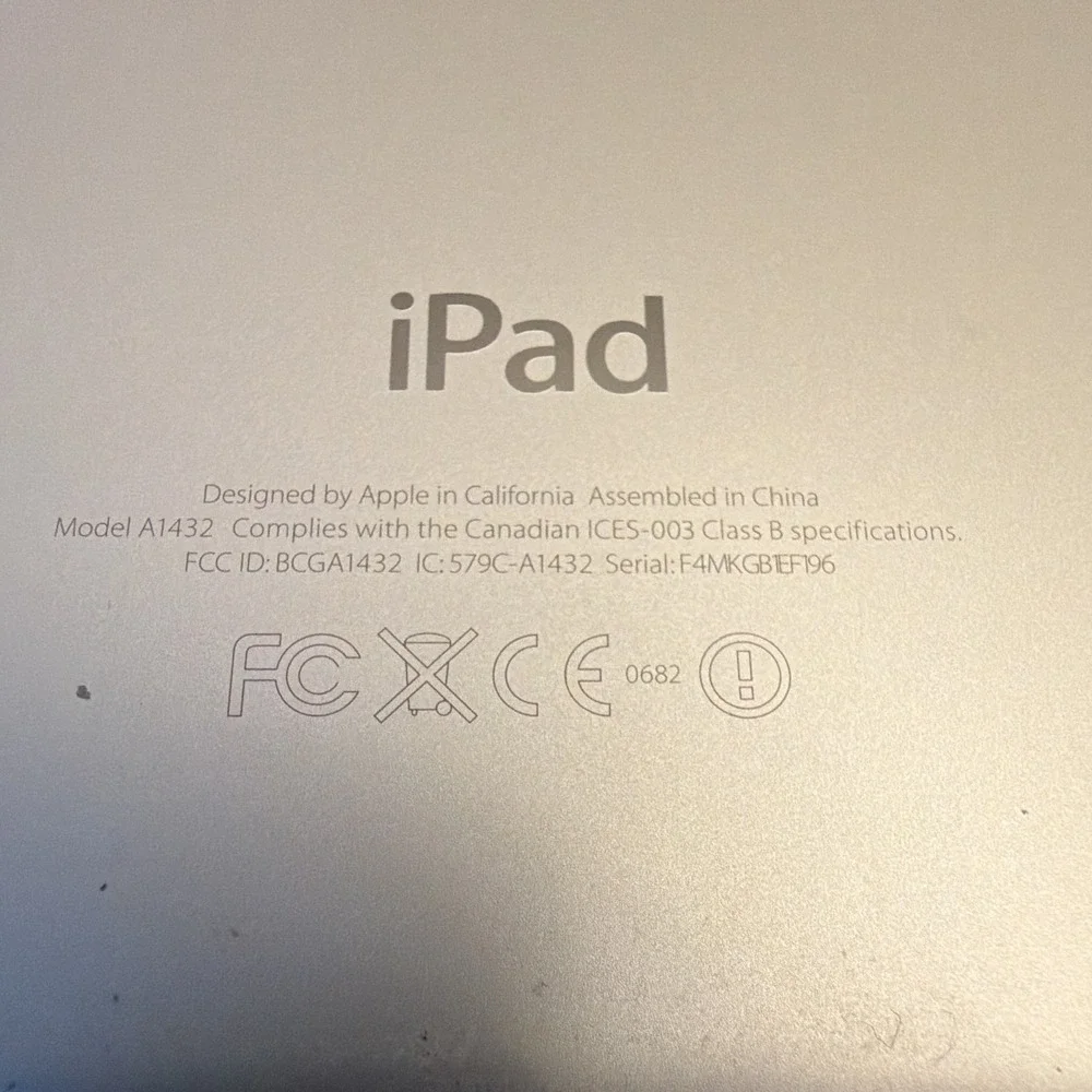 Apple iPad mini 7.9in 16GB Wi‑Fi Tablet Silver/White bundled w/ Otter Case